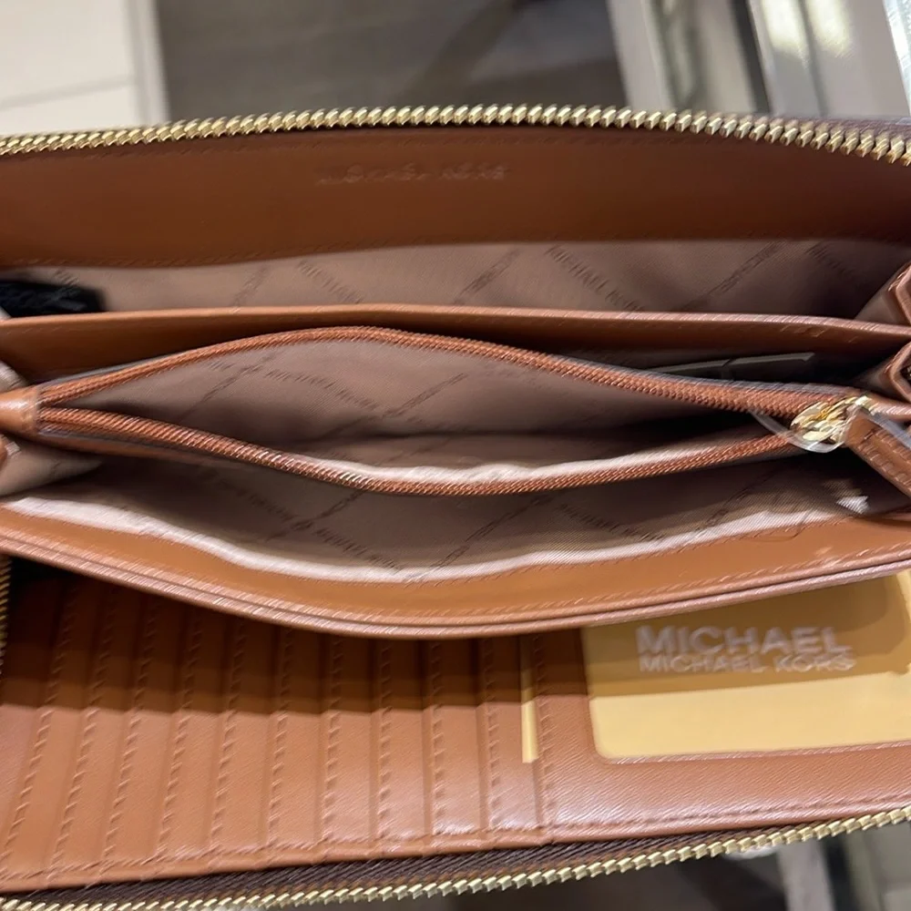 Michael Kors Jet Set Travel Large Signature Logo and Metallic Continental Wallet - Picture 9 of 16
